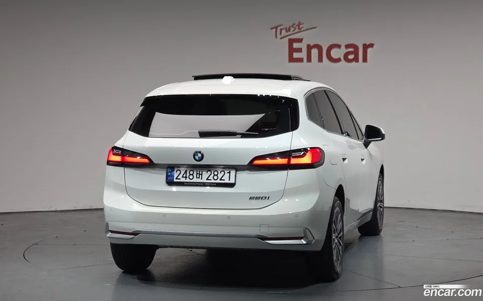 BMW 2 Series Active Tourer 220i 2023 — миниатюра 4
