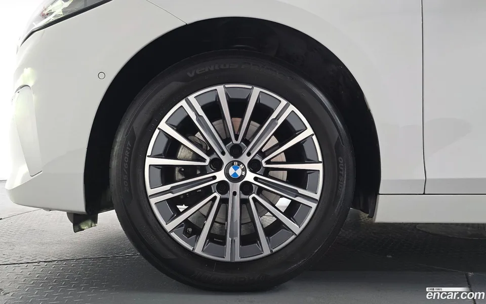BMW 2 Series Active Tourer 220i 2023 — миниатюра 5