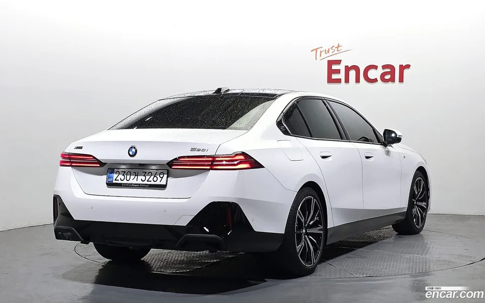BMW 5 Series 530i xDrive M 2025 — миниатюра 2