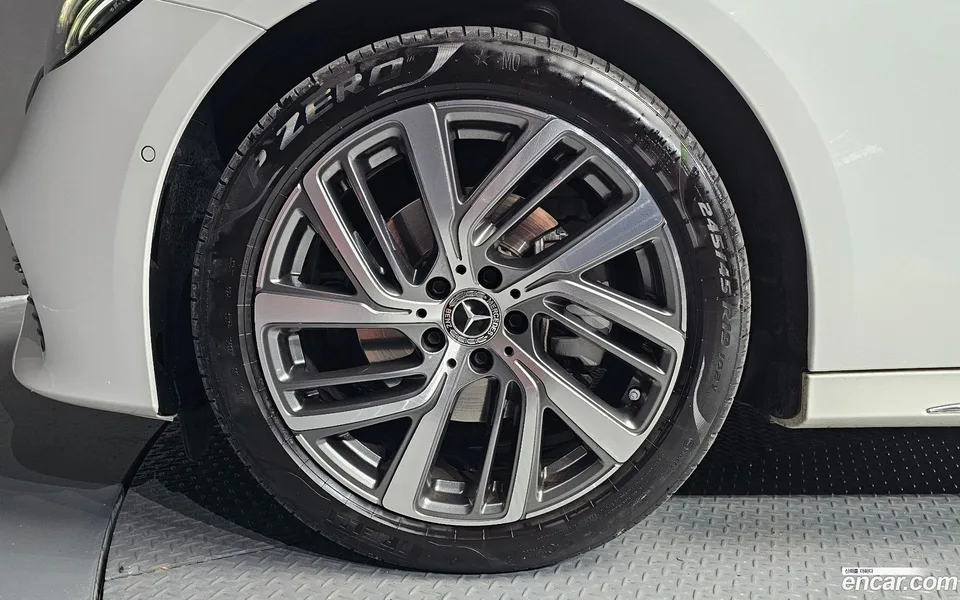 Mercedes-Benz E-Class E220d 4MATIC 2024 — миниатюра 5