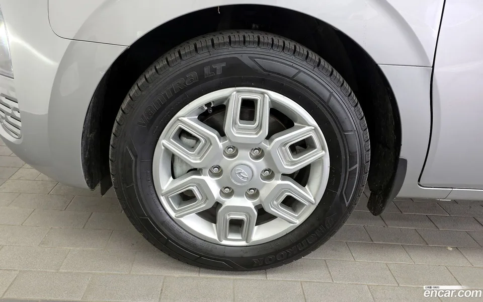 Hyundai Staria 5 2023 — миниатюра 2