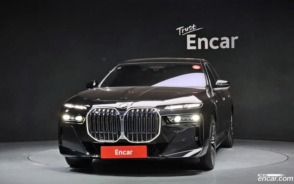 BMW 7 Series 740i xDrive M 2024 — миниатюра 3