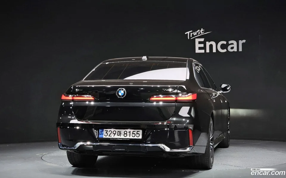 BMW 7 Series 740i xDrive M 2024 — миниатюра 4