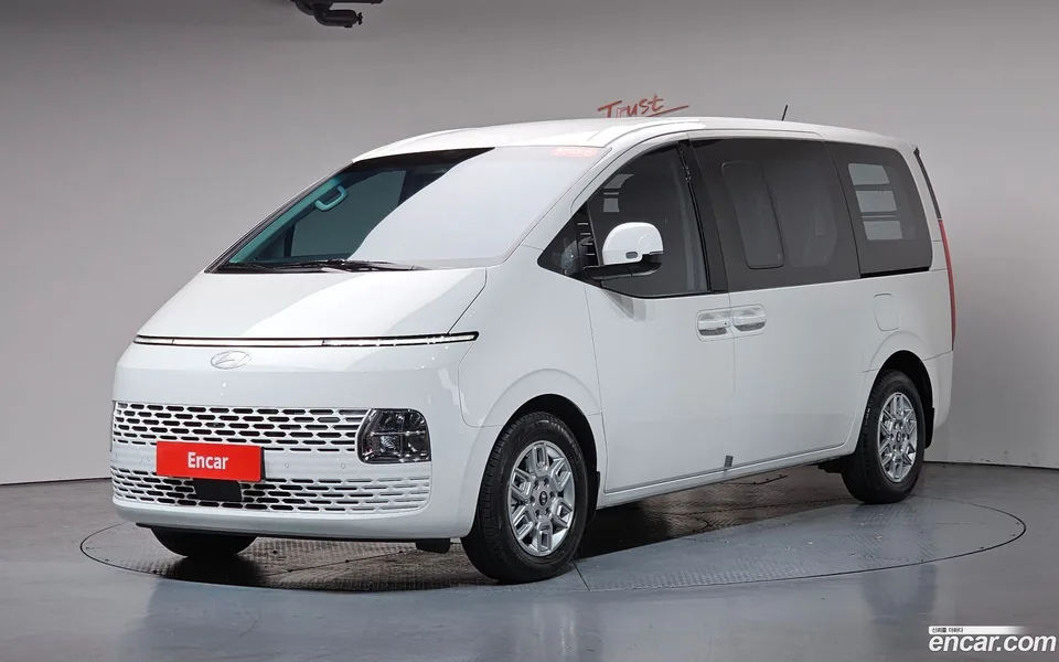 Hyundai Staria HEV 1.6 5 2025 — фото 1, купить с доставкой в Москву