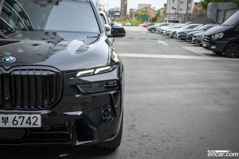 BMW X7 xDrive 40i 6 2025 — миниатюра 3