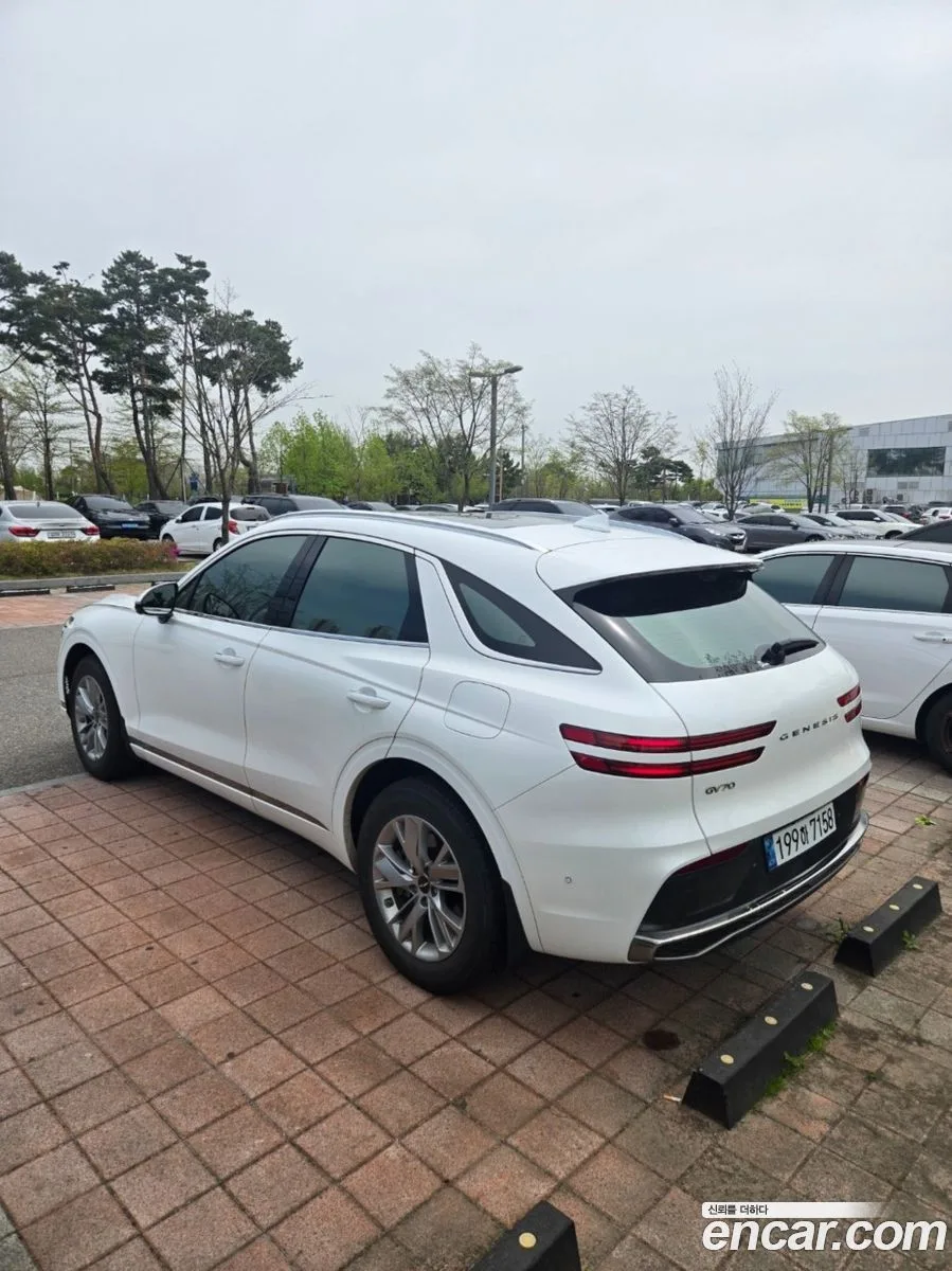 Genesis GV70 2.5T 2WD 2024 — миниатюра 2