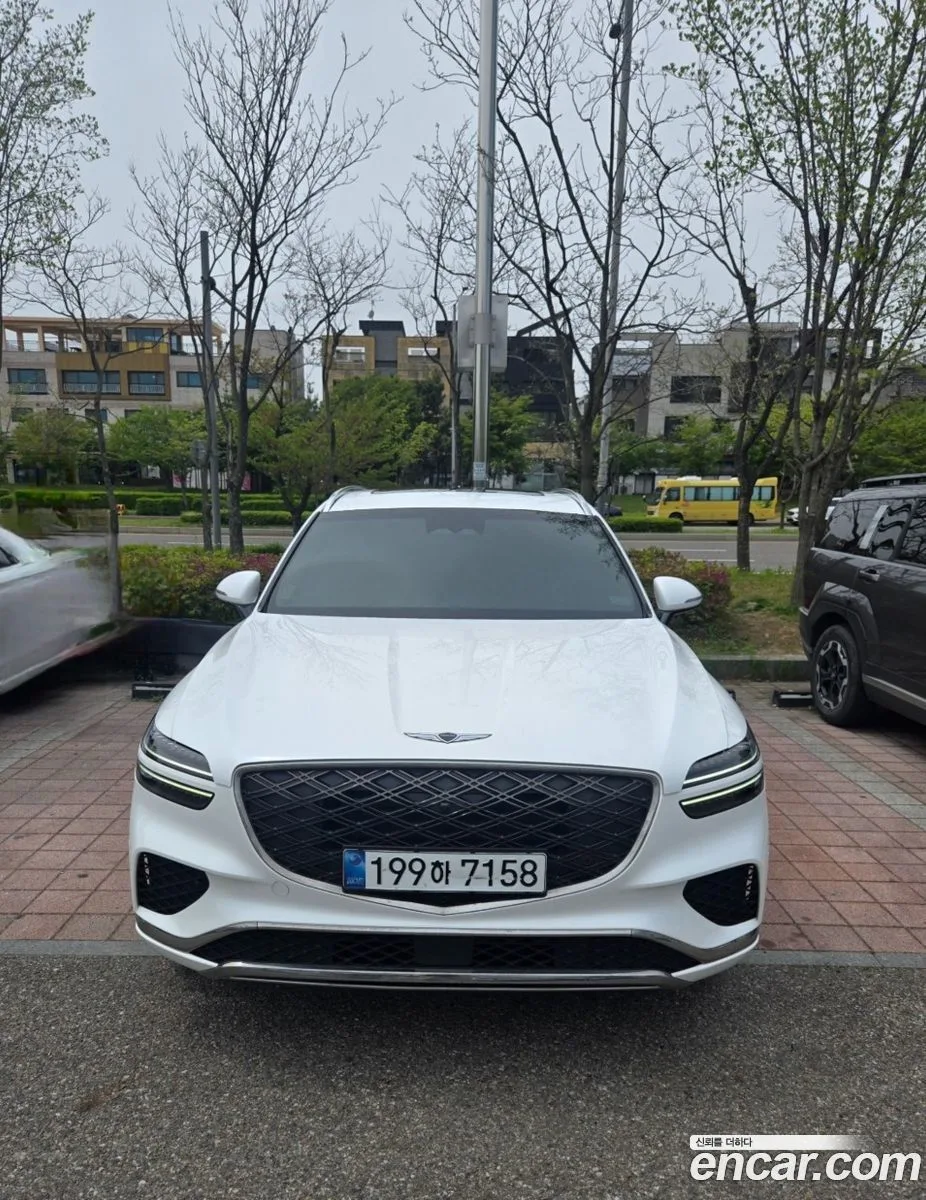 Genesis GV70 2.5T 2WD 2024 — фото 1, купить с доставкой в Москву