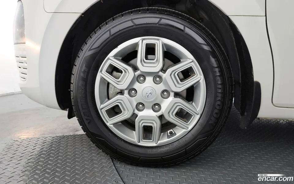 Hyundai Staria 3 2022 — миниатюра 2