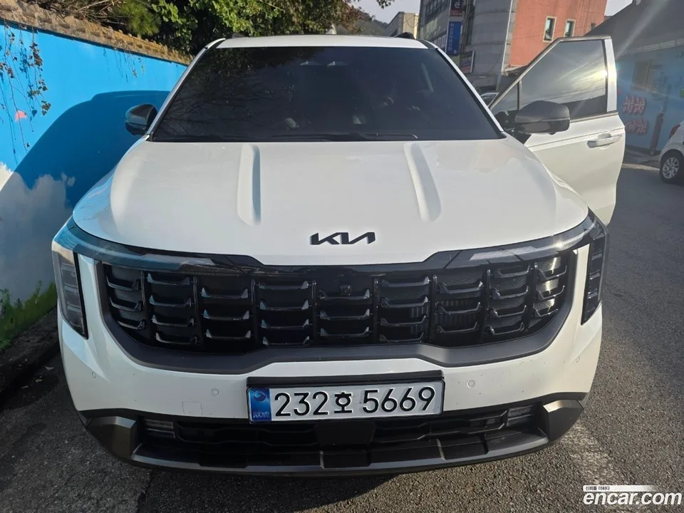 Kia Carnival HEV 9 X Line 2025 — фото 1, купить с доставкой в Москву
