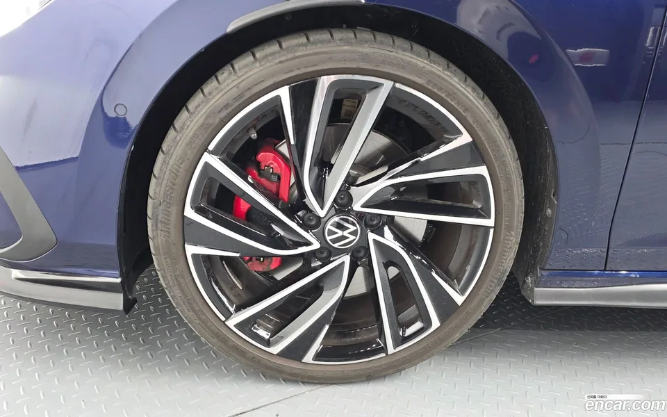 Volkswagen Golf 2.0 GTI 2024 — миниатюра 2