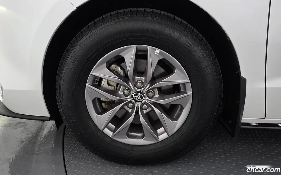 Toyota Sienna 2.5 AWD 2023 — миниатюра 5
