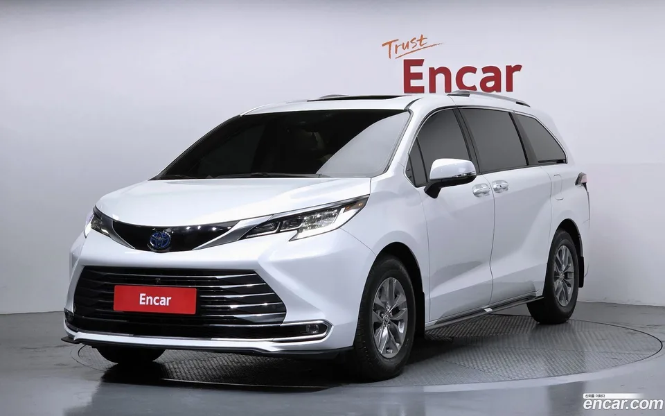 Toyota Sienna 2.5 AWD 2023 — фото 1, купить с доставкой в Москву