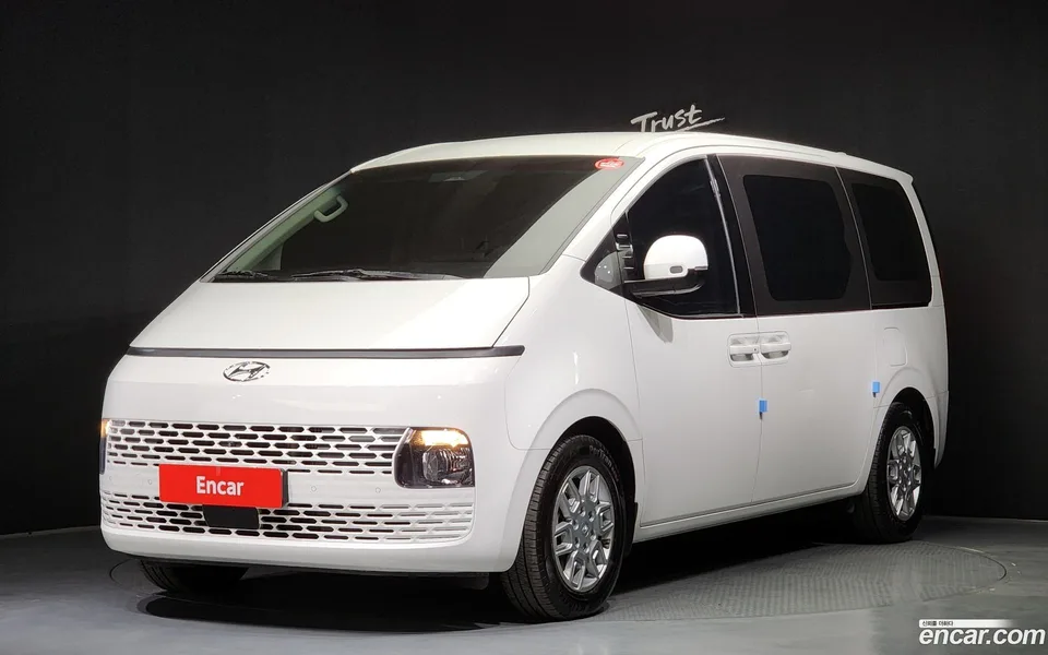Hyundai Staria 9 2022 — фото 1, купить с доставкой в Москву