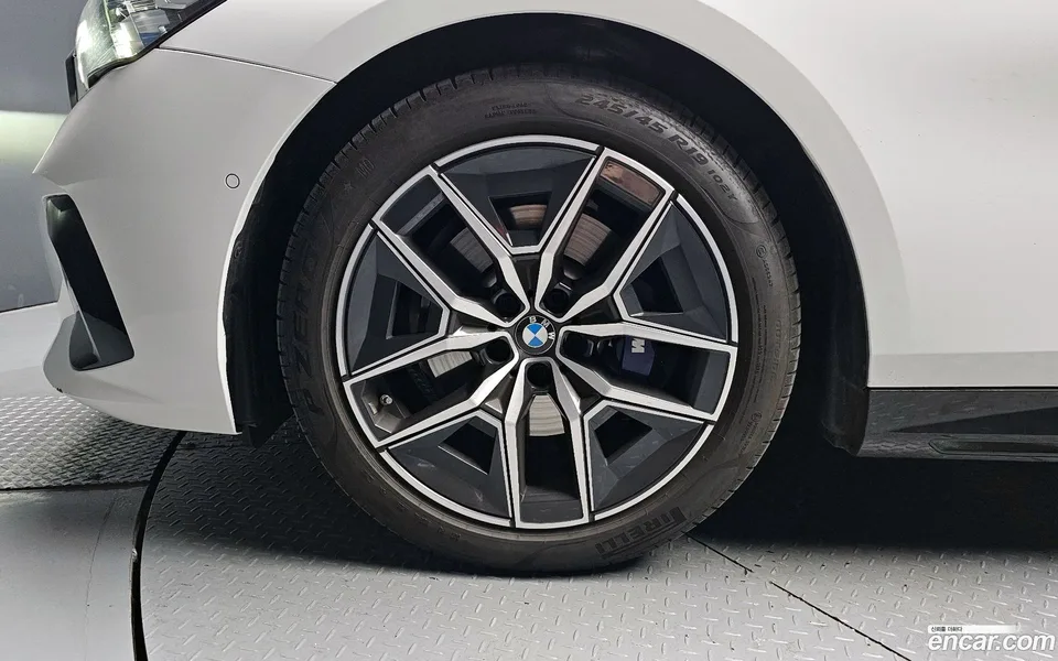 BMW 5 Series 520i M 2025 — миниатюра 2