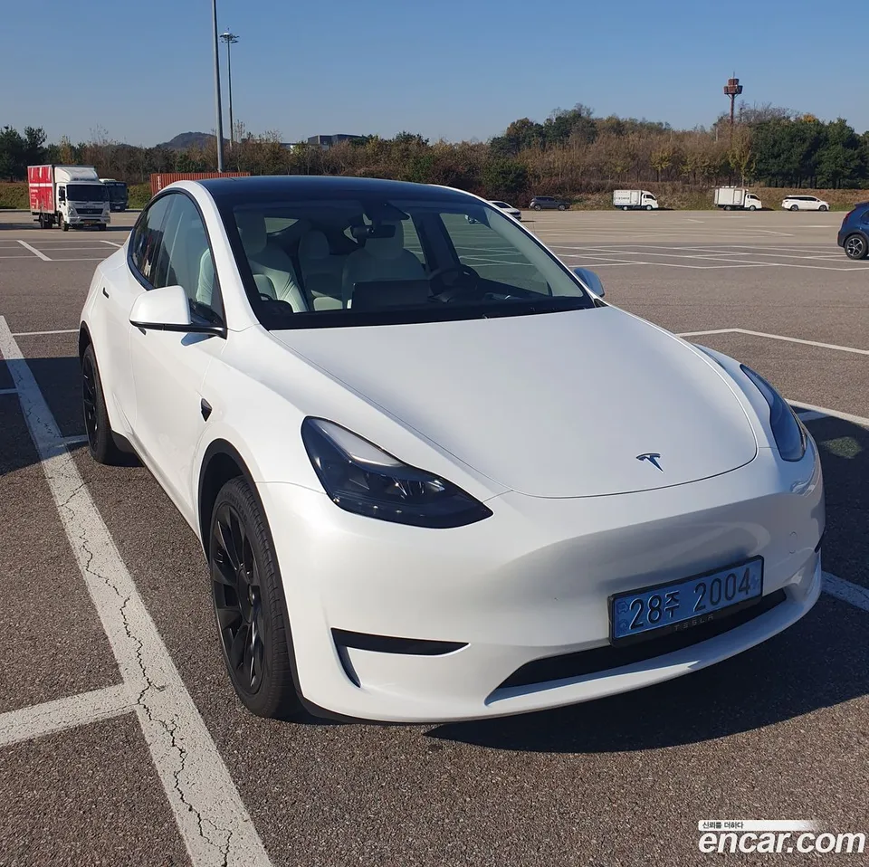 Tesla Model Y RWD 2023 — фото 1, купить с доставкой в Москву