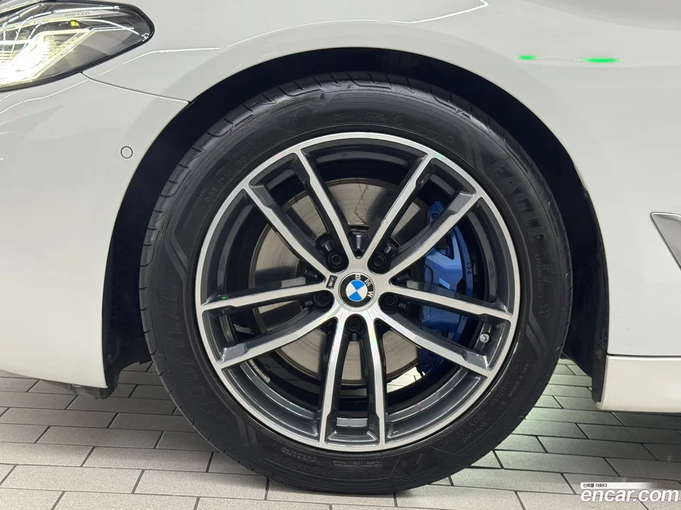 BMW 5 Series 520i M 2023 — миниатюра 2