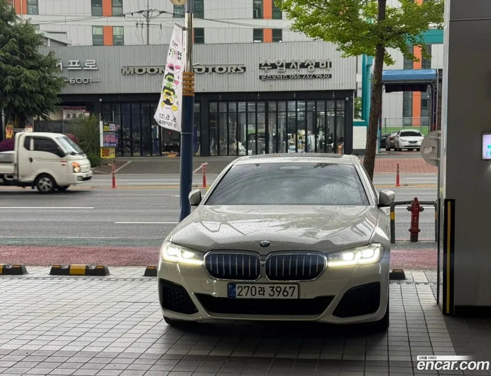 BMW 5 Series 520i M 2023 — фото 1, купить с доставкой в Москву