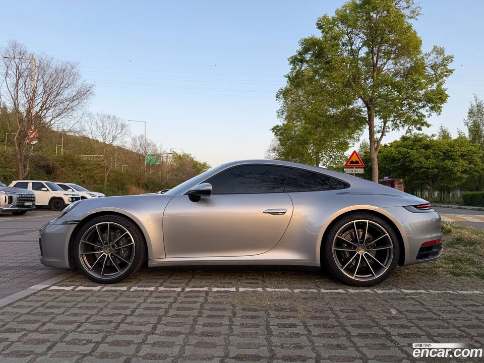 Porsche 911 (992) 4 2024 — миниатюра 3