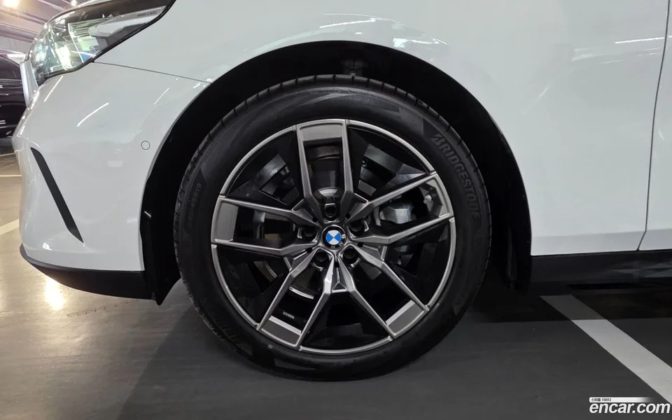 BMW 5 Series 520i 2025 — миниатюра 2