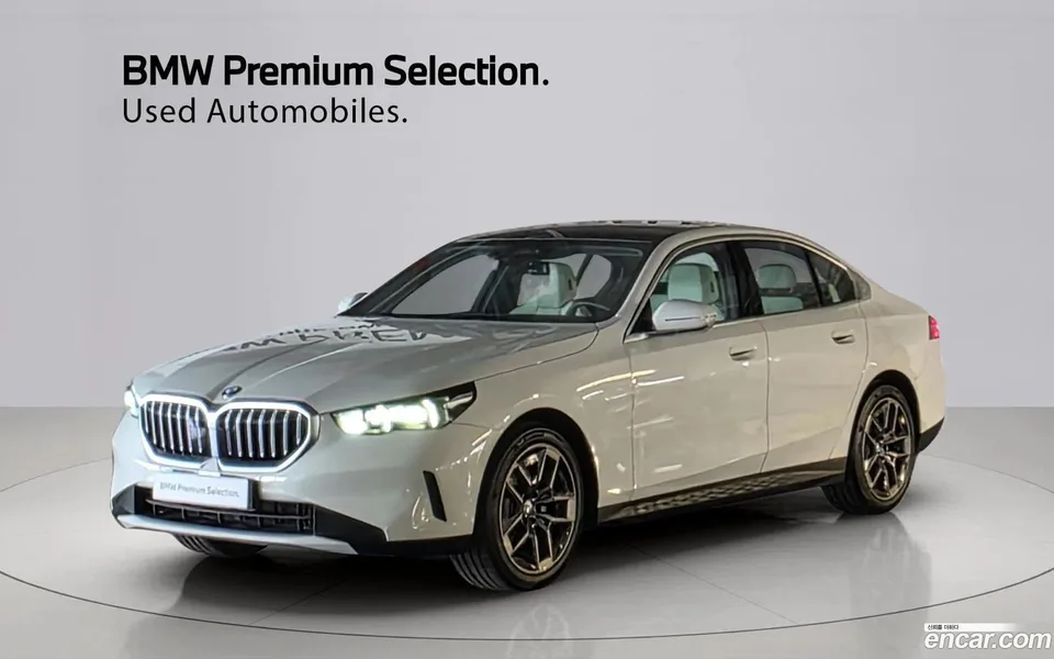 BMW 5 Series 520i 2025 — фото 1, купить с доставкой в Москву