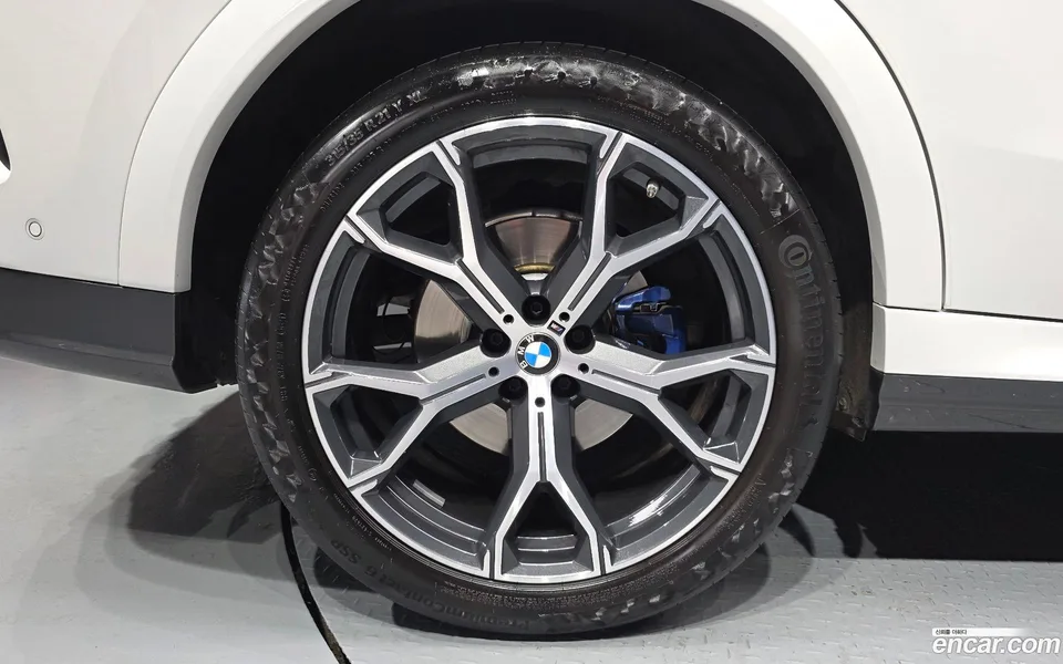 BMW X6 xDrive40i M 2022 — миниатюра 2
