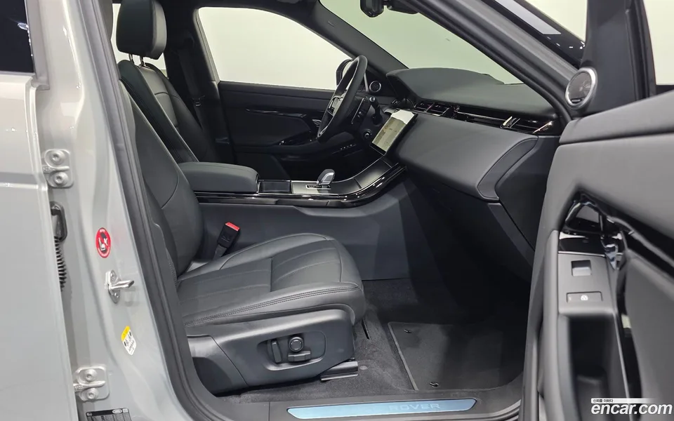 Land Rover Range Rover Evoque P250 SE 2025 — миниатюра 3