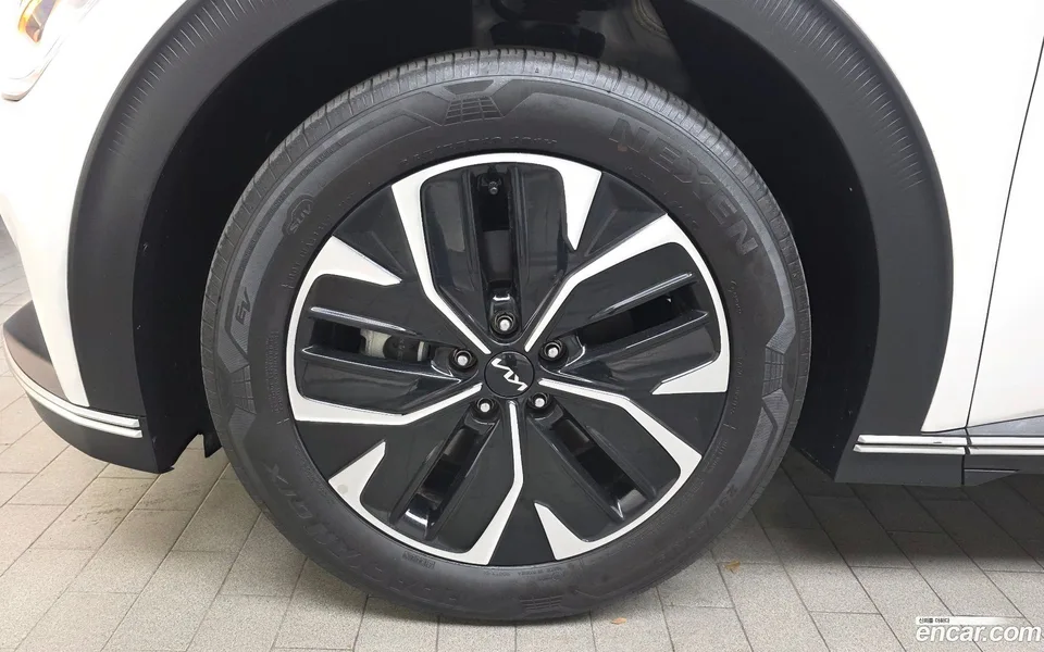 Kia EV6 2022 — миниатюра 2