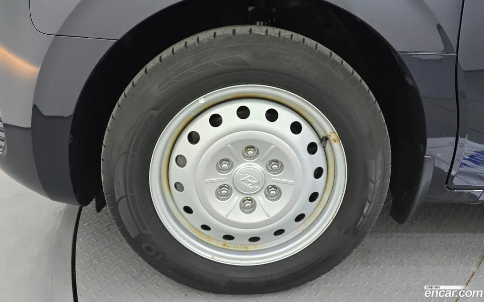 Hyundai Staria 11 2023 — миниатюра 2