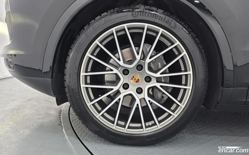 Porsche Cayenne 3.0 2023 — миниатюра 2
