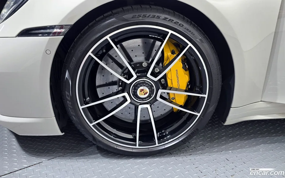 Porsche 911 (992) S 2022 — миниатюра 2