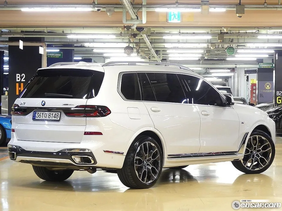 BMW X7 xDrive 40i M 7 2023 — миниатюра 3