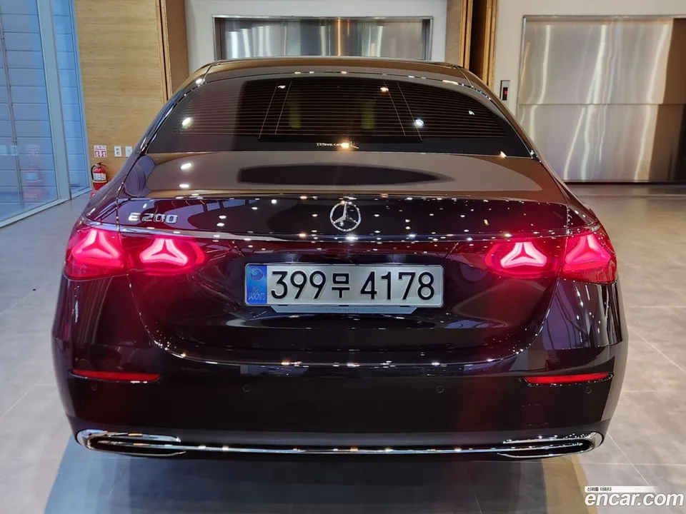 Mercedes-Benz E-Class E200 2025 — миниатюра 4