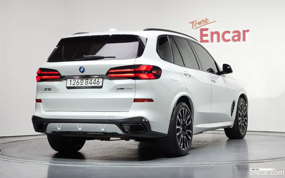 BMW X5 xDrive 50e M 2025 — миниатюра 2