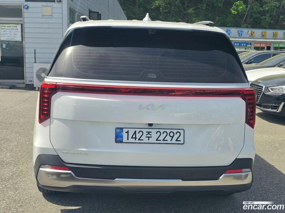 Kia Carnival 9 2023 — миниатюра 2