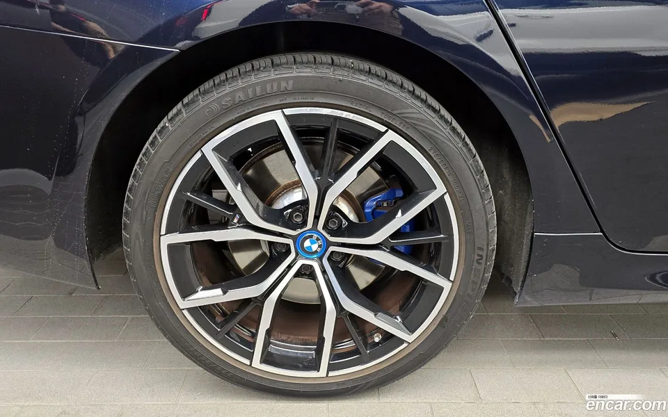 BMW 5 Series 530e M 2022 — миниатюра 2