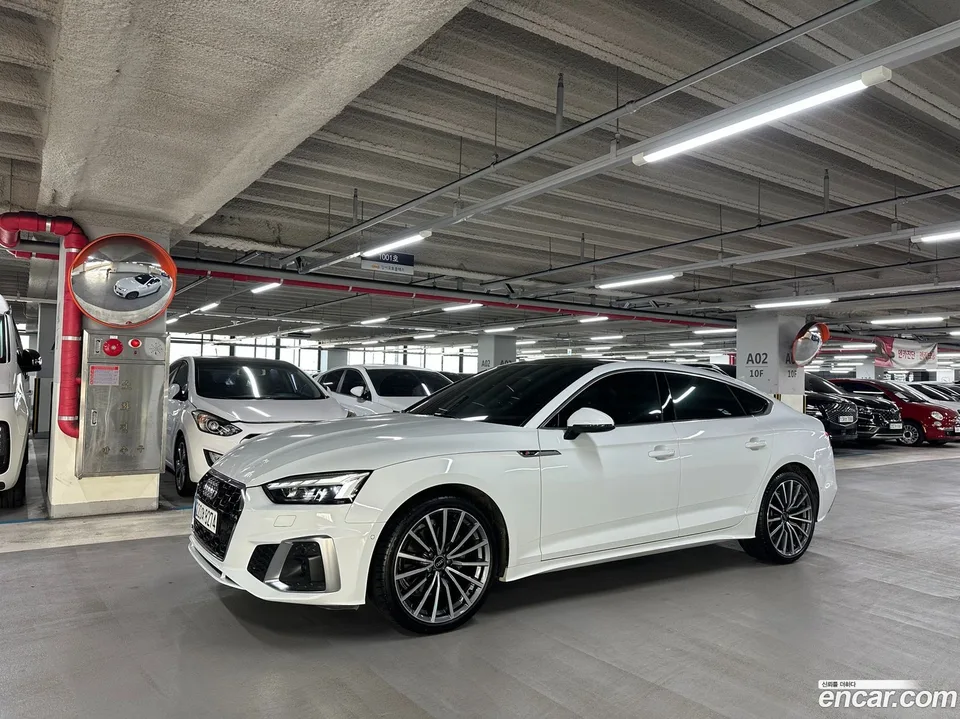 Audi A5 40 TFSI 2022 — фото 1, купить с доставкой в Москву