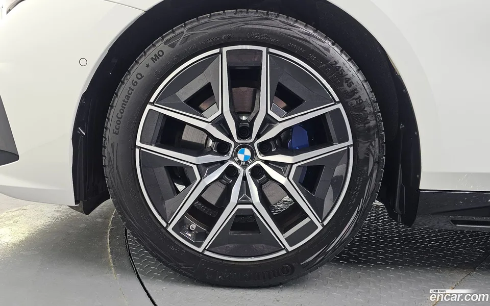 BMW 5 Series 523d M 2025 — миниатюра 2