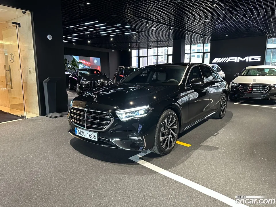 Mercedes-Benz E-Class E300 4MATIC 2026 — миниатюра 2