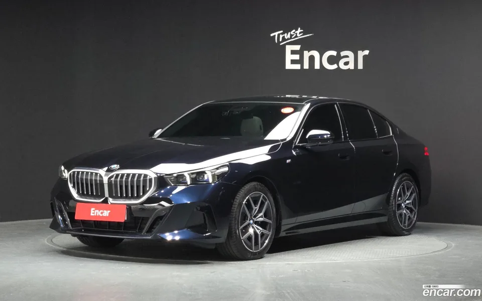 BMW 5 Series 520i M 2025 — фото 1, купить с доставкой в Москву
