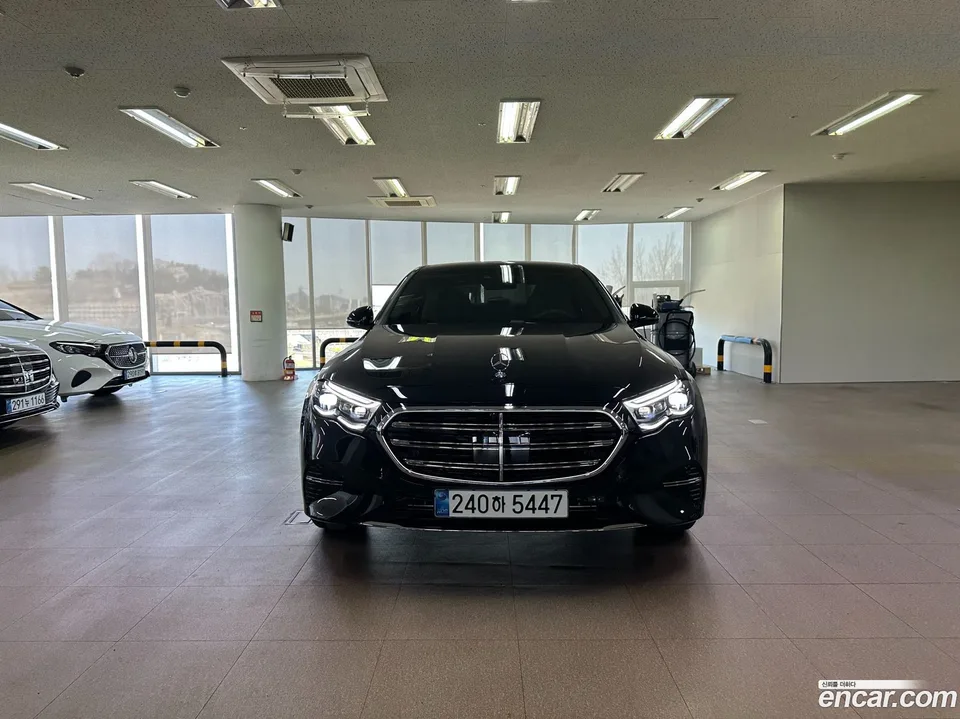 Mercedes-Benz E-Class E300 4MATIC 2026 — миниатюра 3