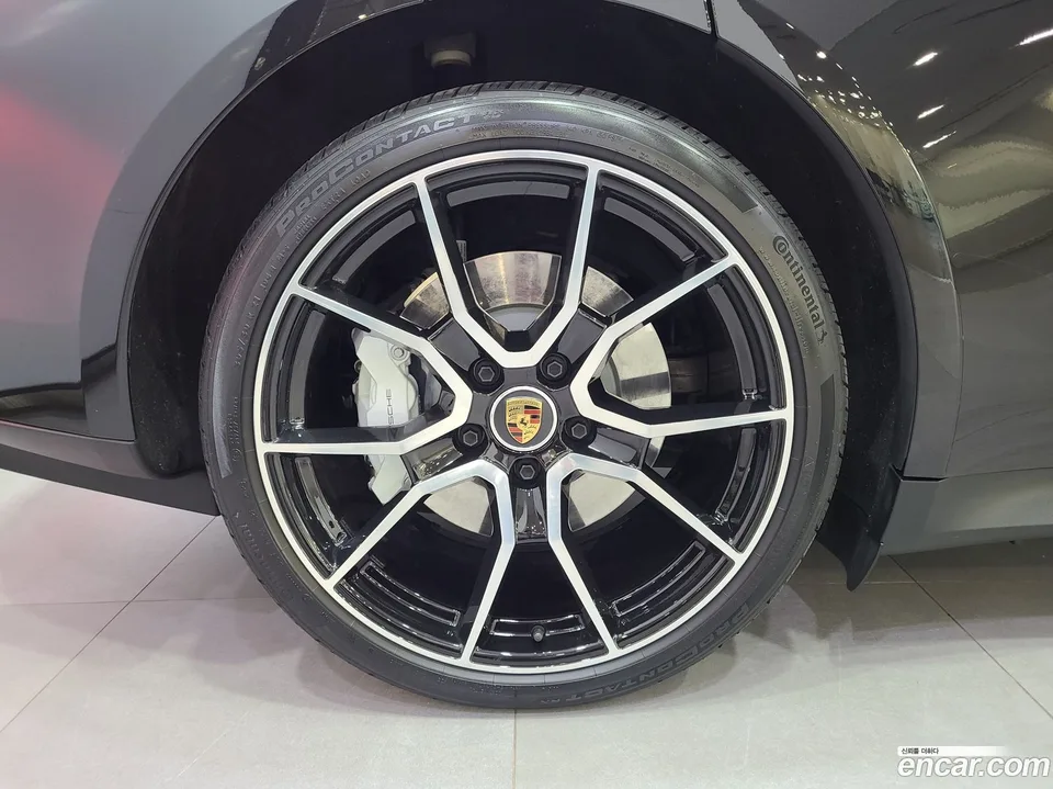 Porsche Taycan 2024 — миниатюра 2