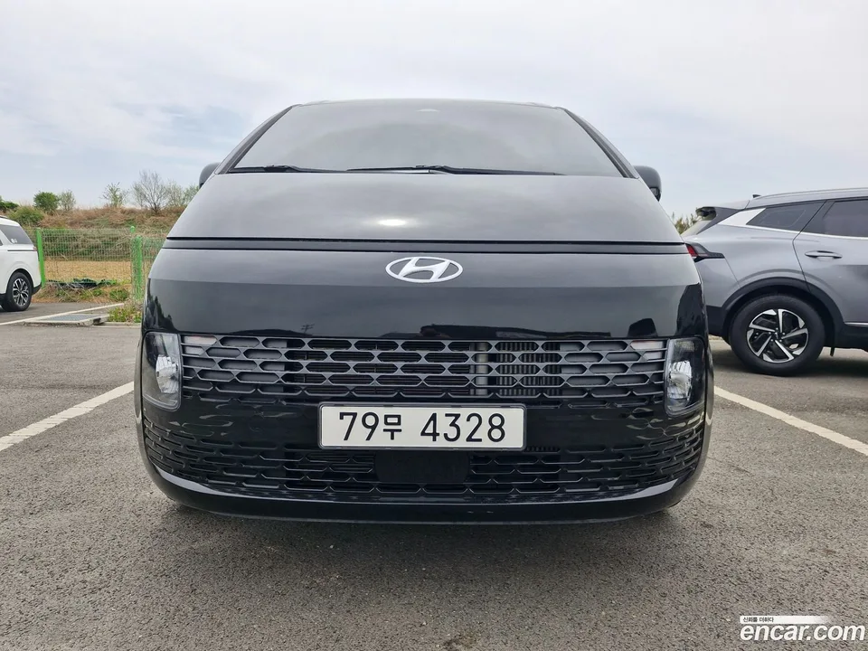 Hyundai Staria 11 2022 — фото 1, купить с доставкой в Москву
