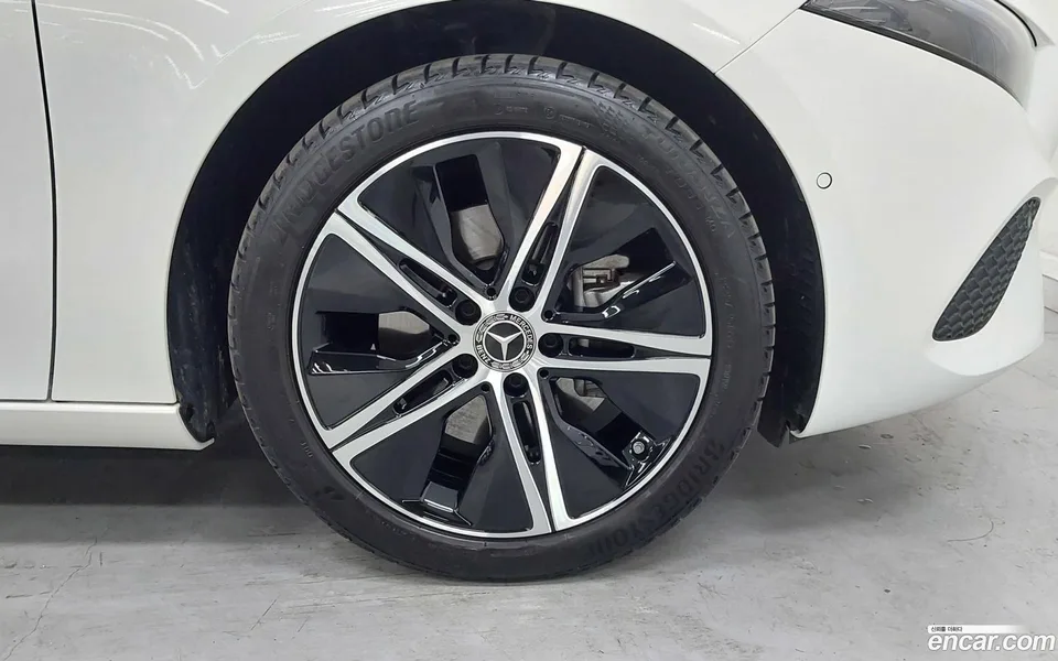 Mercedes-Benz A-Class A220 2025 — миниатюра 2