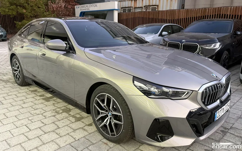 BMW 5 Series 520i M 2025 — миниатюра 2