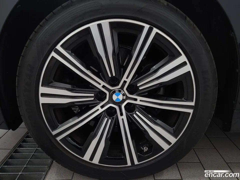 BMW 3 Series 320i 2025 — миниатюра 2