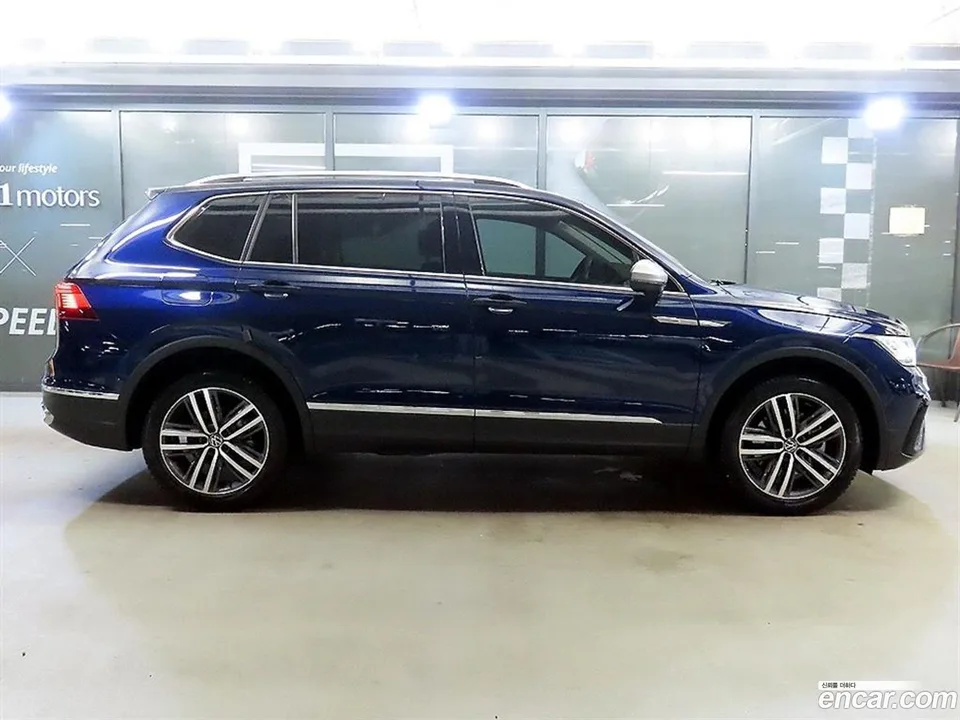 Volkswagen Tiguan Allspace 2.0 TSI 2023 — миниатюра 3