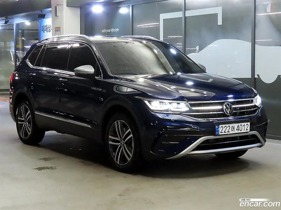 Volkswagen Tiguan Allspace 2.0 TSI 2023 — фото 1, купить с доставкой в Москву