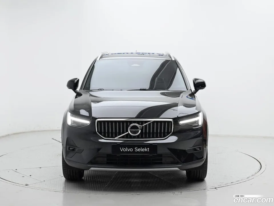 Volvo XC40 B4 2025 — миниатюра 3