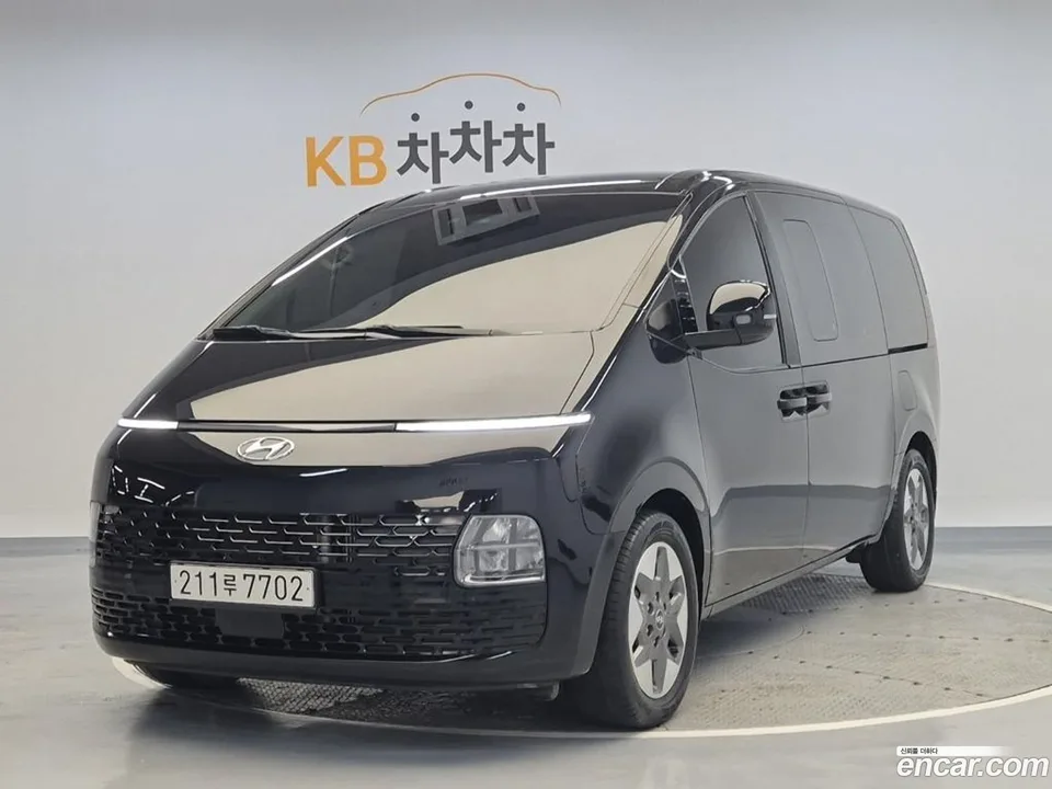 Hyundai Staria 9 2022 — фото 1, купить с доставкой в Москву