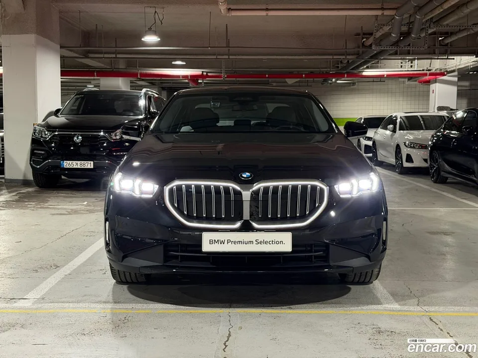 BMW 5 Series 530i xDrive 2025 — миниатюра 3